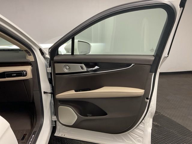 Used 2021 Lincoln Nautilus Reserve w/ Equipment Group 202A image 25