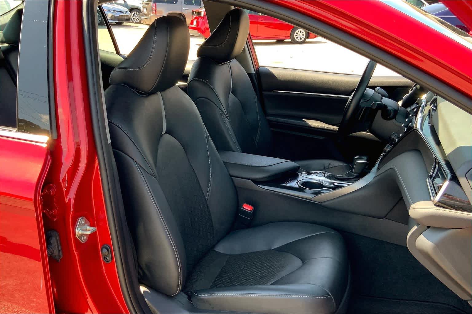 Used 2019 Toyota Camry XSE FWD image 9