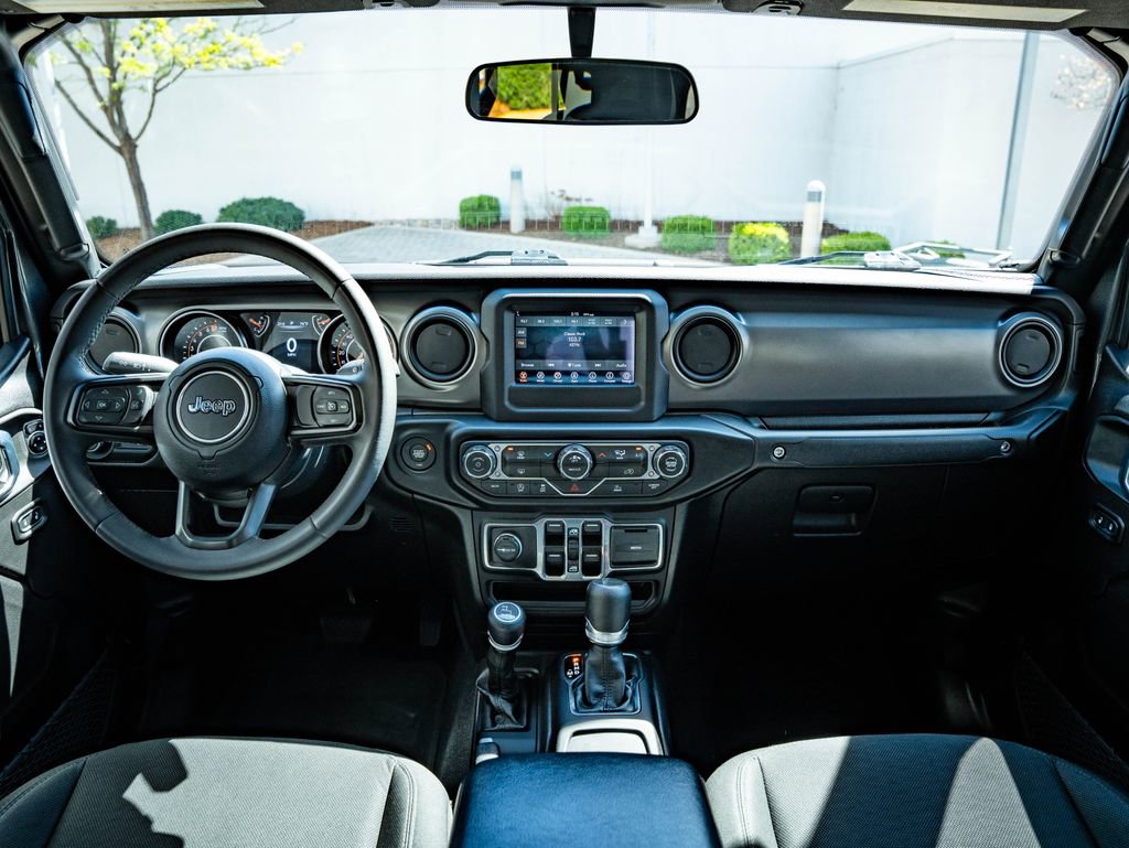 Used 2023 Jeep Gladiator Sport image 4