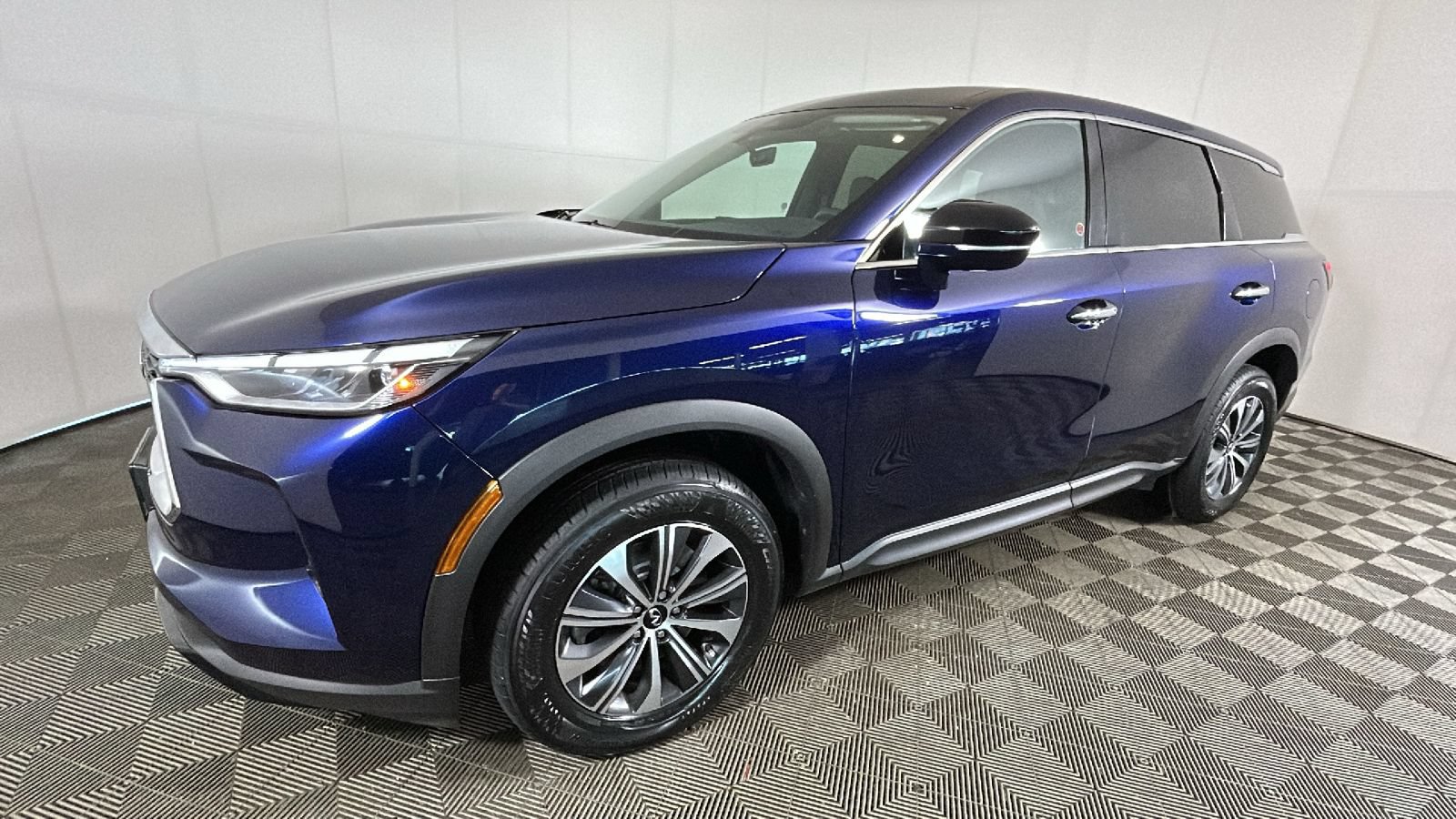 Used 2023 INFINITI QX60 Pure AWD/4WD image 6