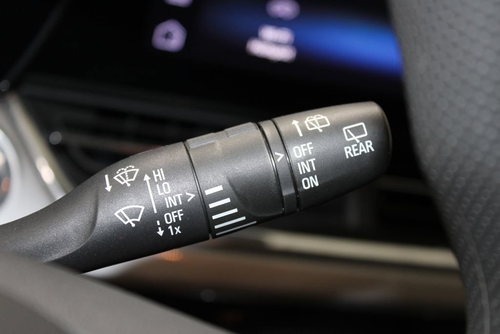 Used 2025 Chevrolet Trax LT FWD image 43