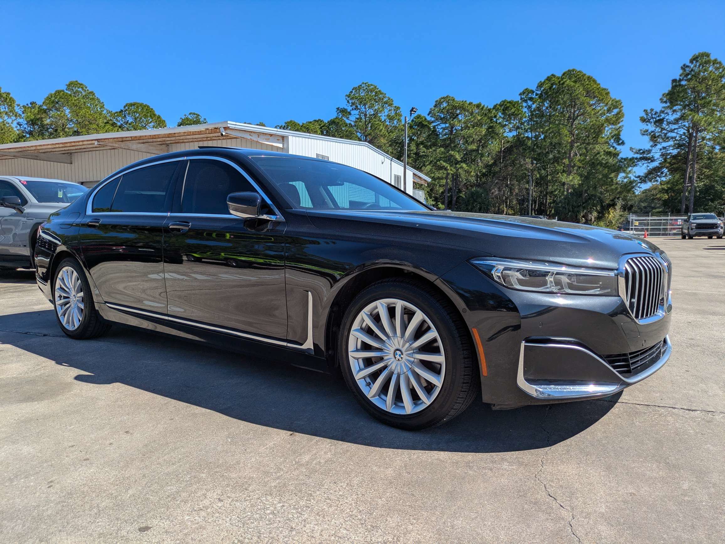 Used 2020 BMW 740i w/ Premium Package RWD image 3