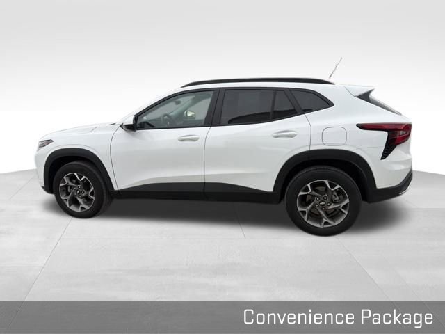 Used 2025 Chevrolet Trax LT w/ LT Convenience Package image 10