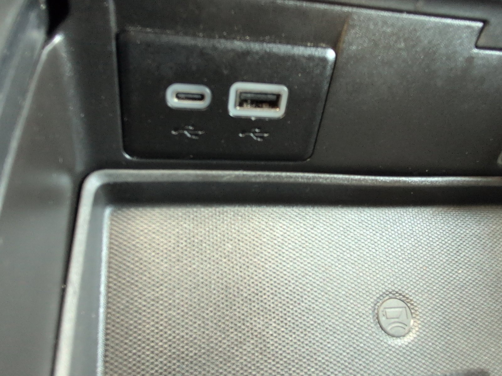 Used 2024 GMC Yukon Denali w/ Advanced Technology Package image 31