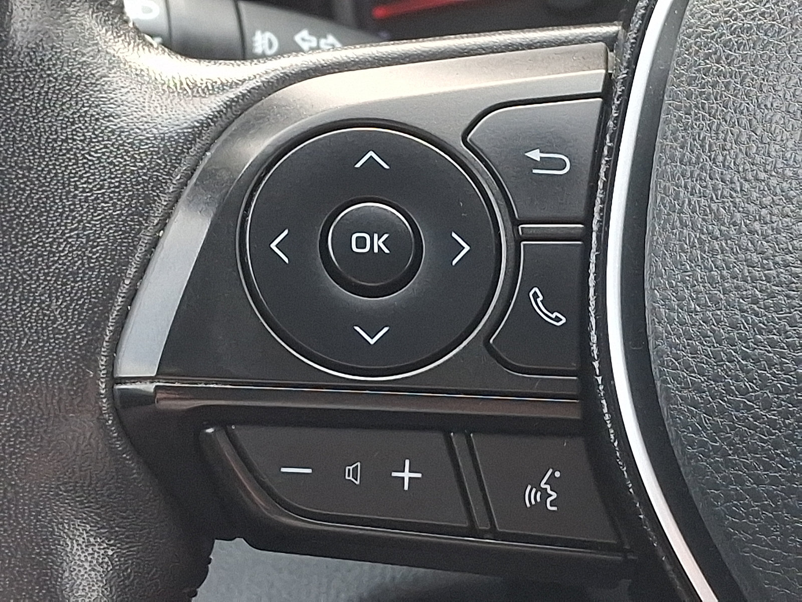 Used 2020 Toyota RAV4 XLE w/ Convenience Package AWD/4WD image 22