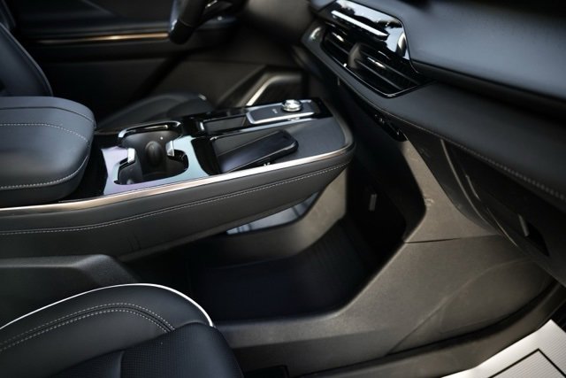 Used 2025 Buick Enclave Avenir w/ Super Cruise Package image 22