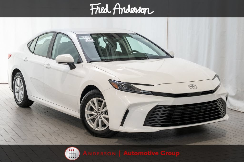 Used 2025 Toyota Camry LE w/ Convenience Package FWD image 1