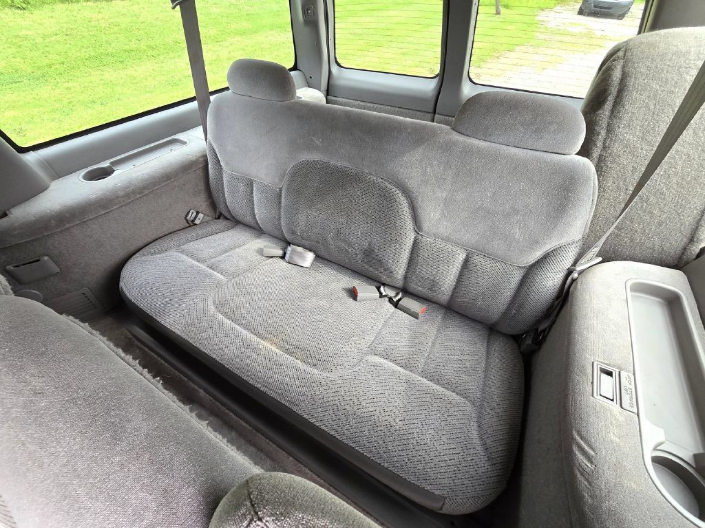 Used 1999 GMC Suburban 4WD w/ Marketing Opt Pkg 2 image 16