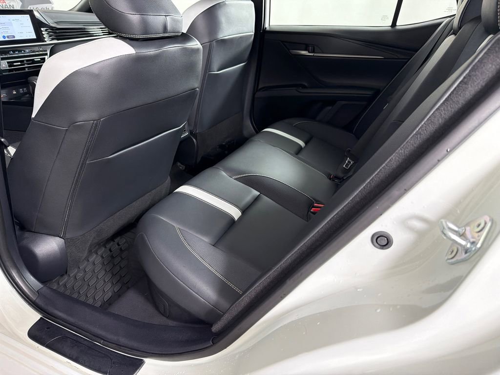 Used 2025 Toyota Camry SE w/ Convenience Package image 20
