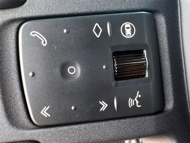 Used 2025 Land Rover Defender 110 image 27