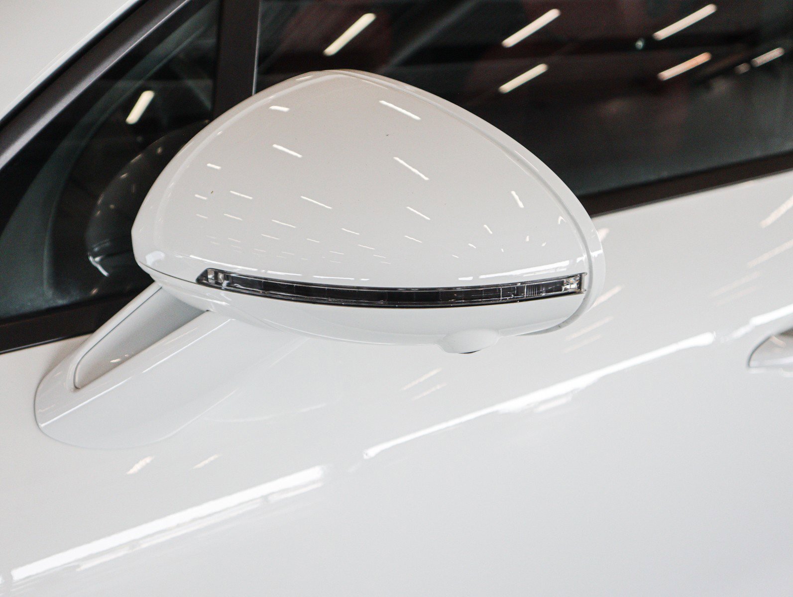Certified 2024 Porsche Macan AWD/4WD image 26