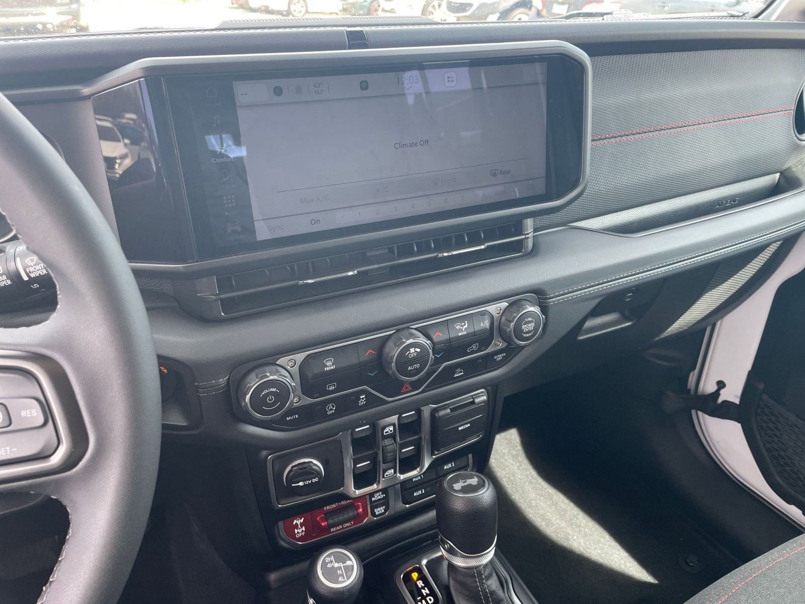 Used 2025 Jeep Wrangler Unlimited Rubicon AWD/4WD image 17