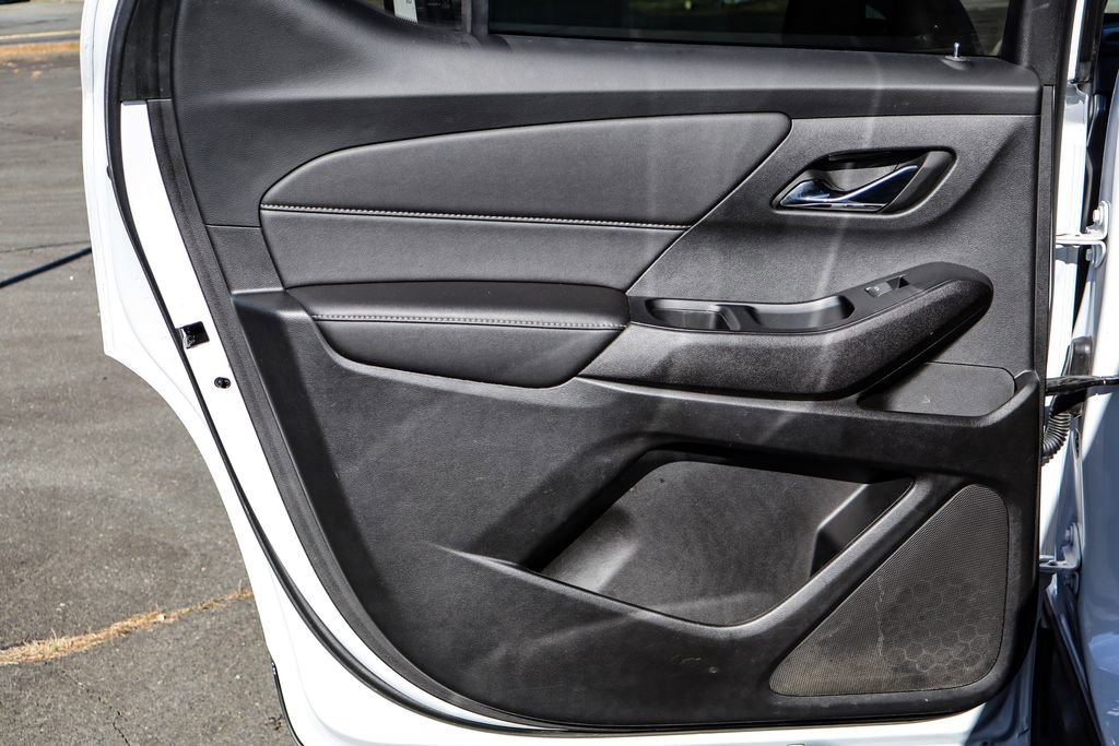 Used 2023 Chevrolet Traverse LT w/ LPO, Floor Liner Package image 40