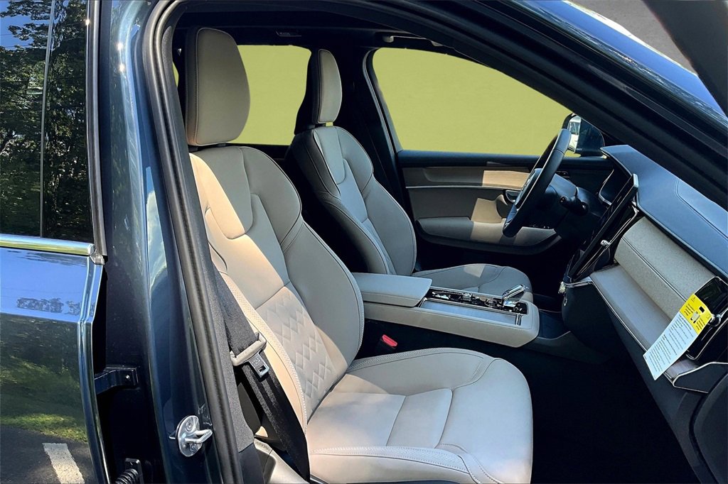 New 2026 Volvo XC90 B6 Plus w/ Protection Package Premier image 11