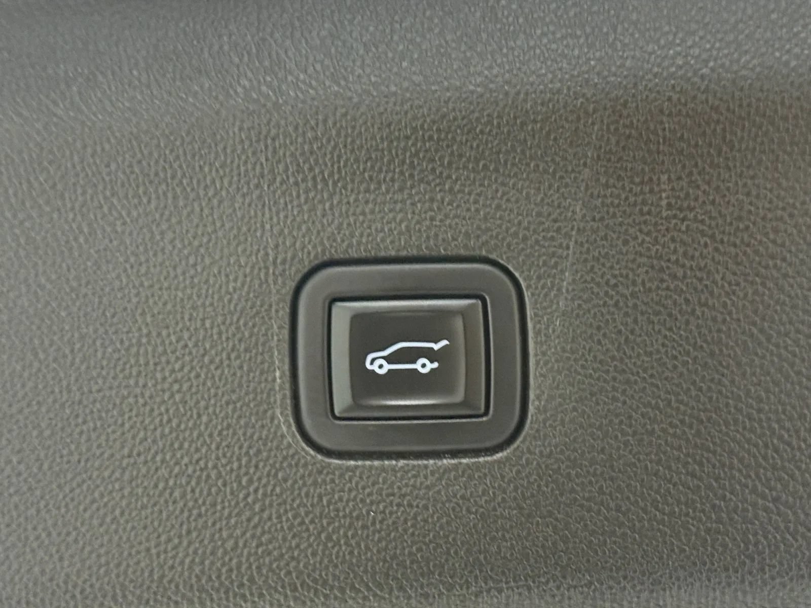 Used 2021 Buick Enclave Essence w/ Sound and Sites Package AWD/4WD image 21