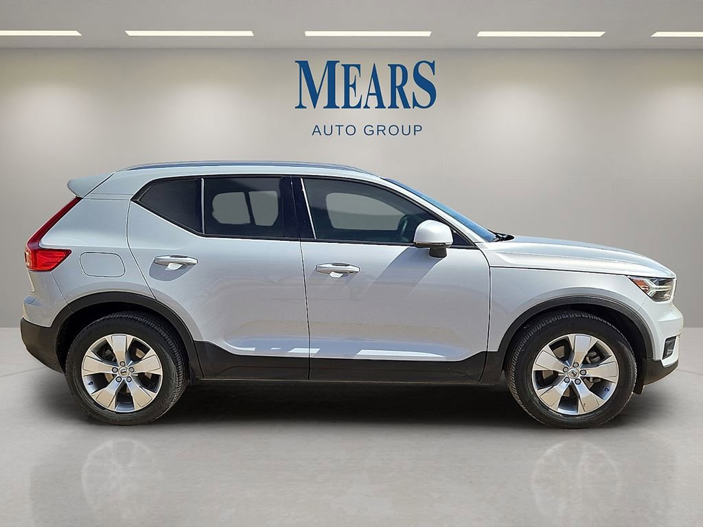 Used 2021 Volvo XC40 T5 Momentum w/ Advanced Package image 6
