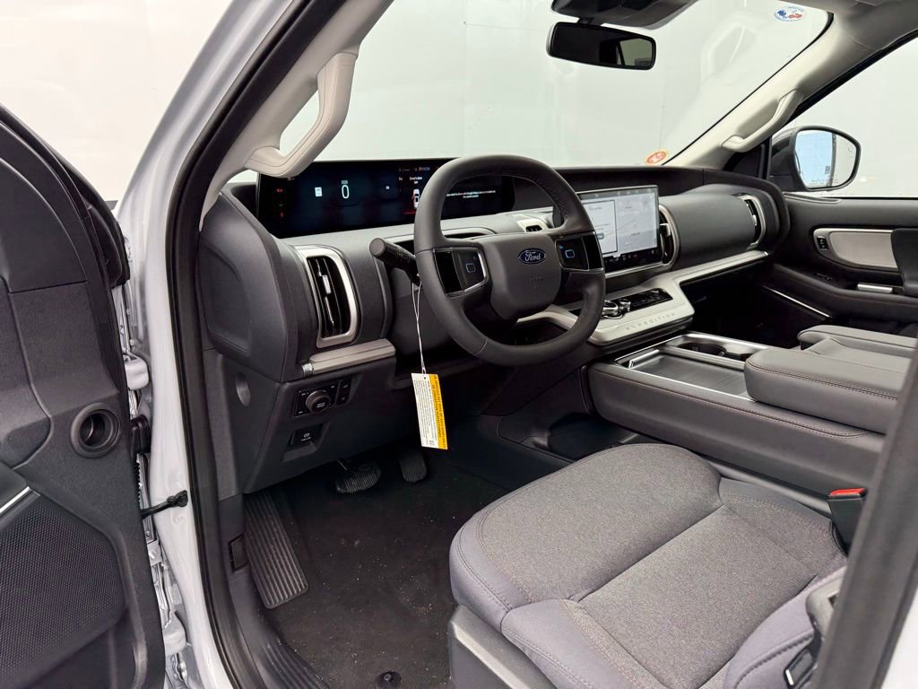New 2025 Ford Expedition Active image 46