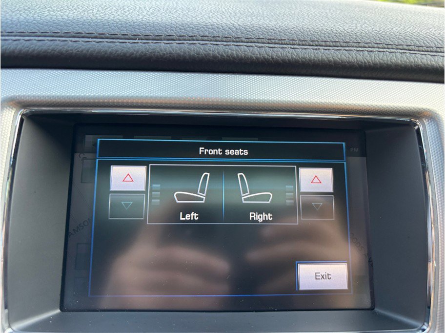 Used 2015 Jaguar XF Sport image 35