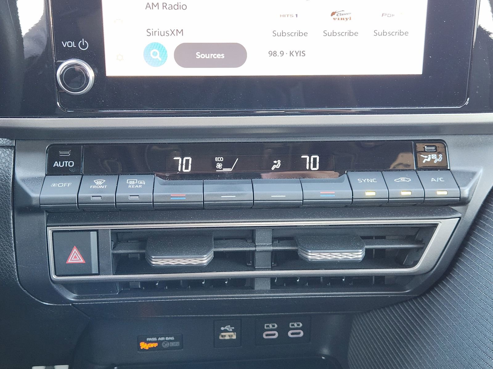 Used 2025 Toyota Camry SE w/ Convenience Package image 22