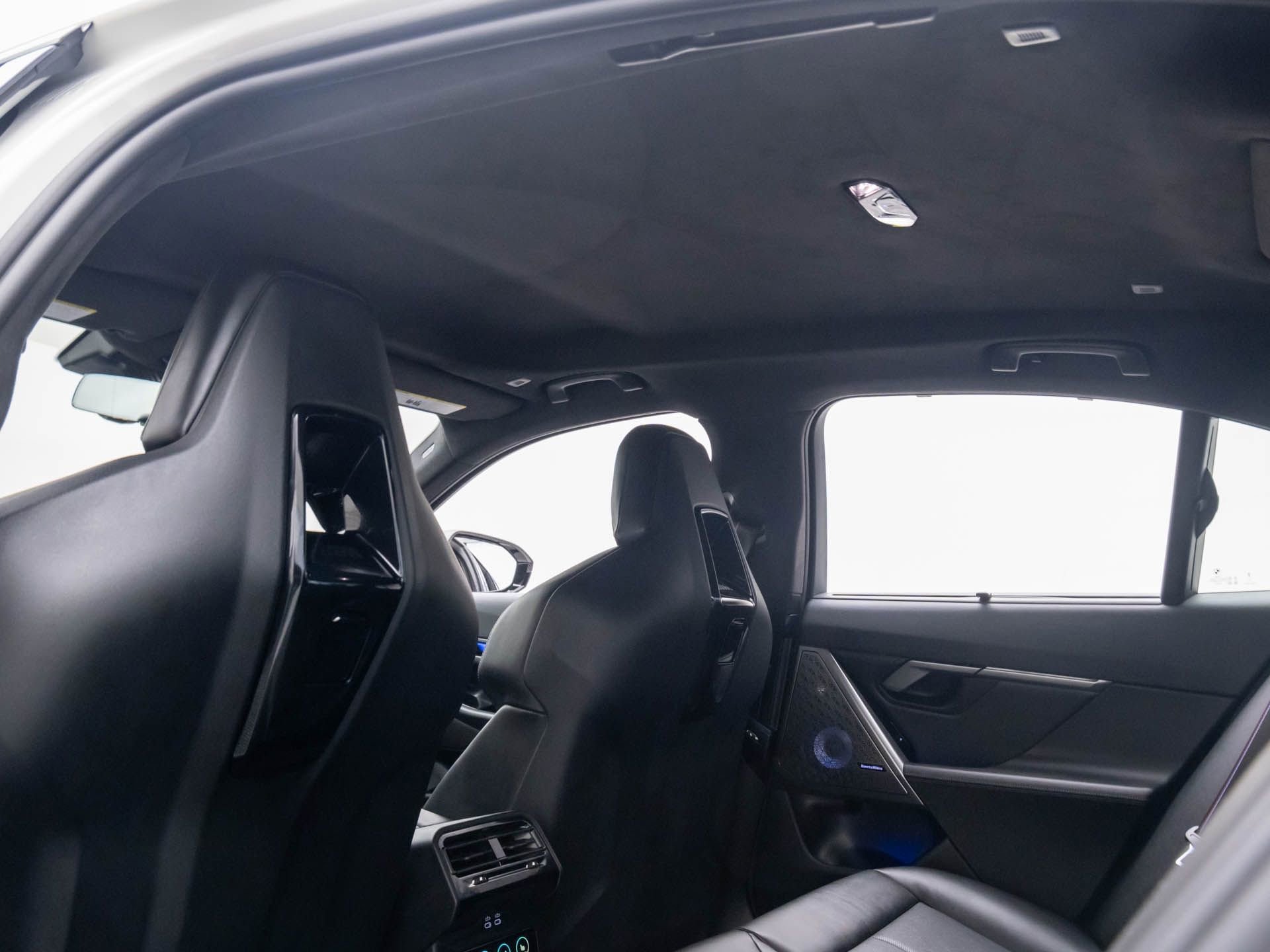 Used 2026 BMW M5 w/ Carbon Package image 32