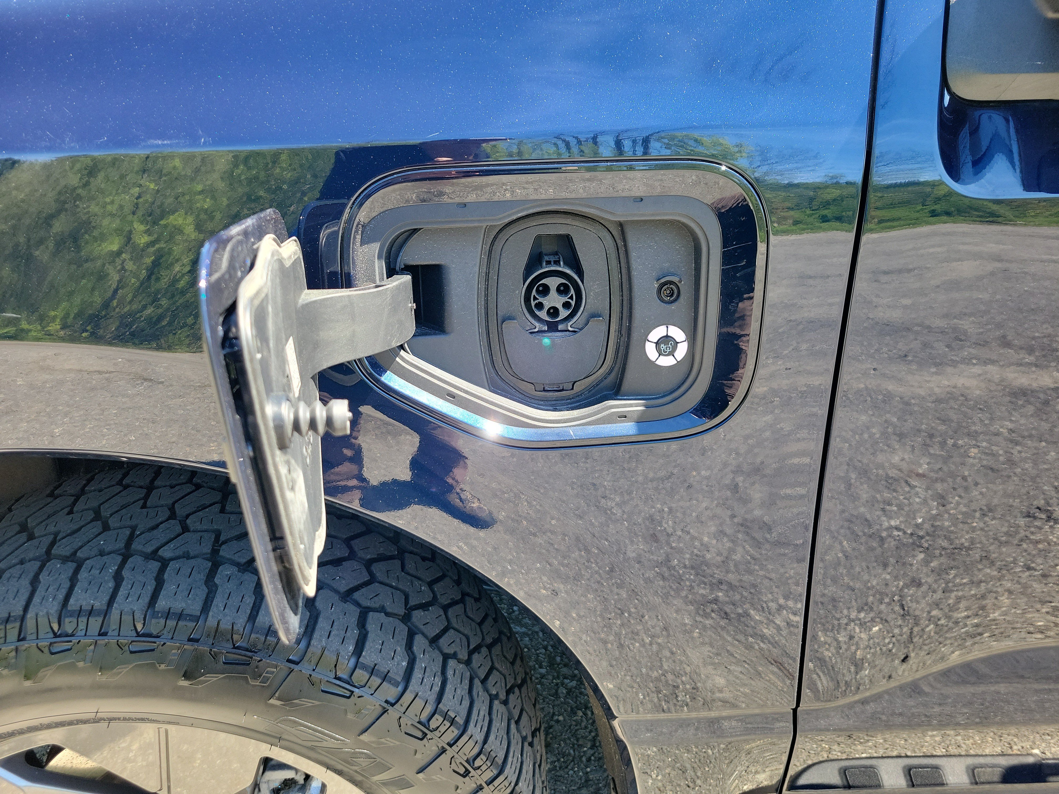 Used 2023 Ford F150 Lightning Lariat AWD/4WD image 30