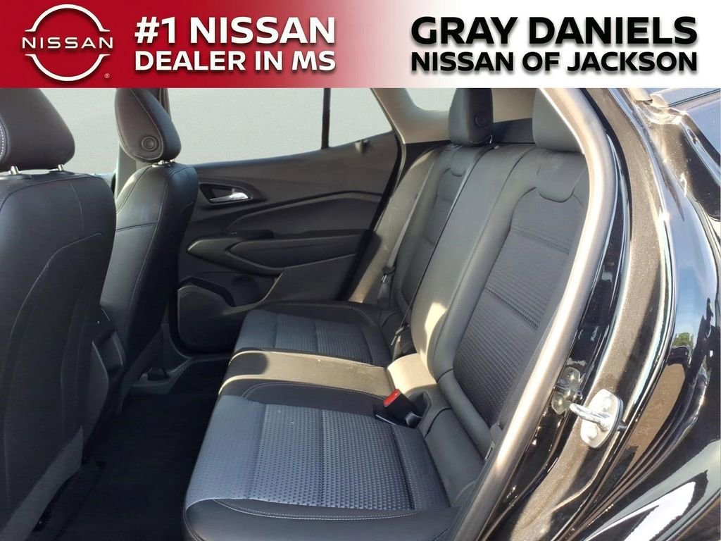 Used 2025 Chevrolet Trax LT w/ LT Convenience Package FWD image 26