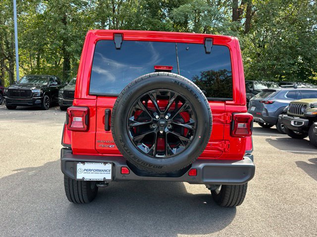 Used 2025 Jeep Wrangler Unlimited Sahara w/ Safety Group AWD/4WD image 15