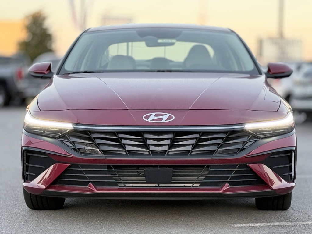 New 2025 Hyundai Elantra Limited image 2