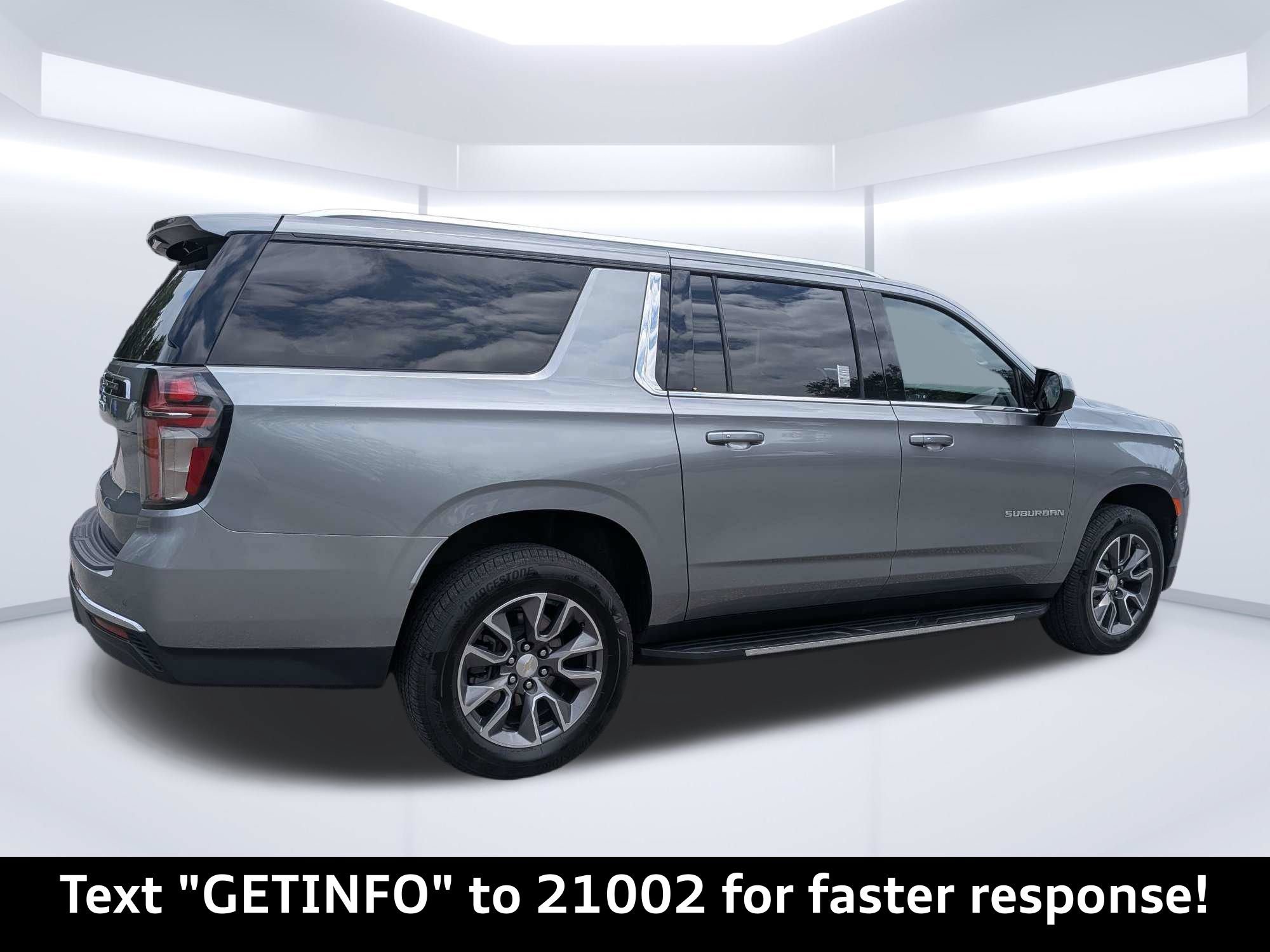 Used 2023 Chevrolet Suburban LS RWD image 3