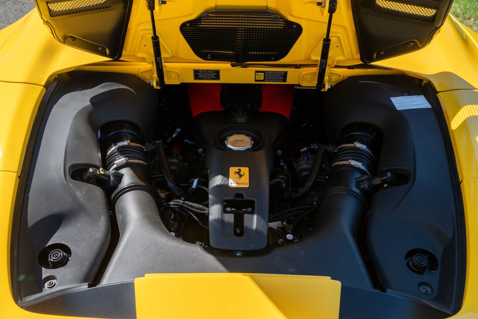Certified 2022 Ferrari F8 Tributo RWD image 14