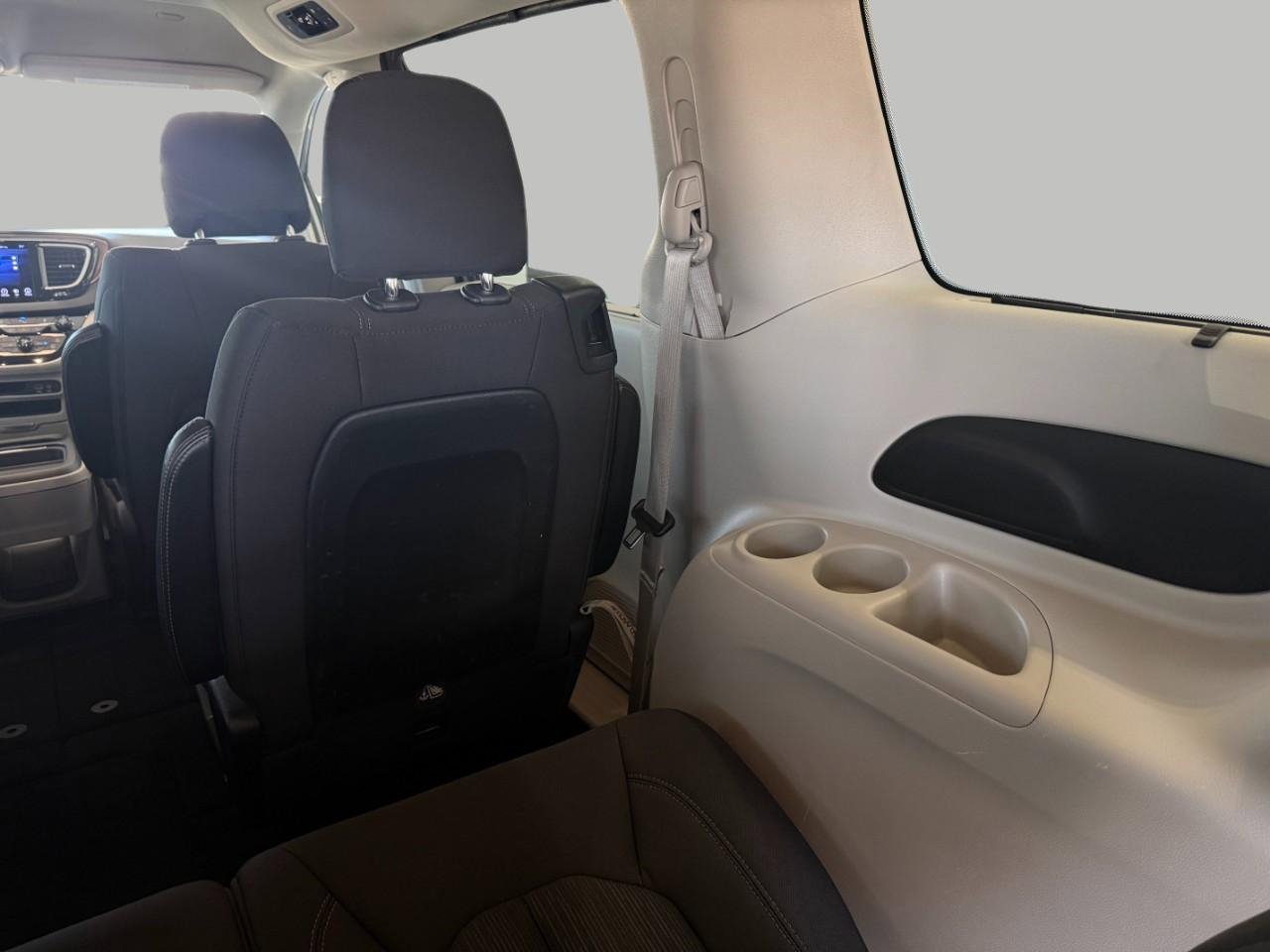 Used 2017 Chrysler Pacifica Touring Plus image 29