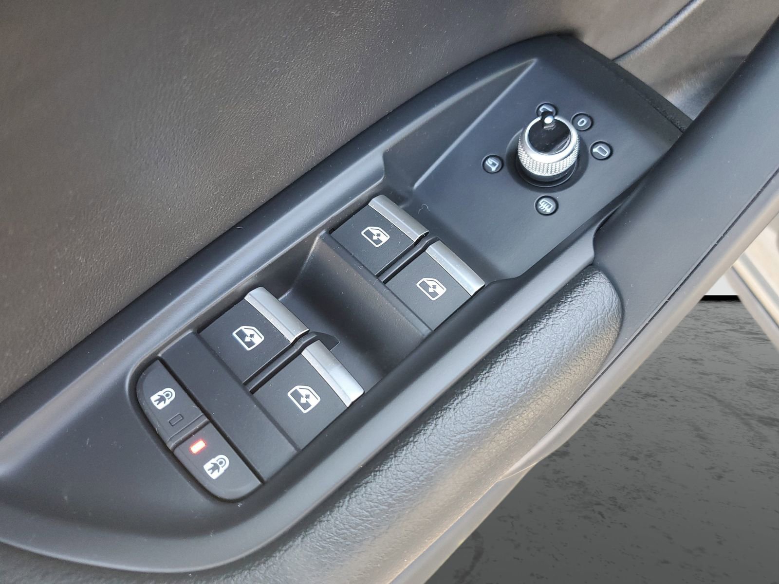 Used 2023 Audi Q5 e Premium w/ Convenience Package image 22