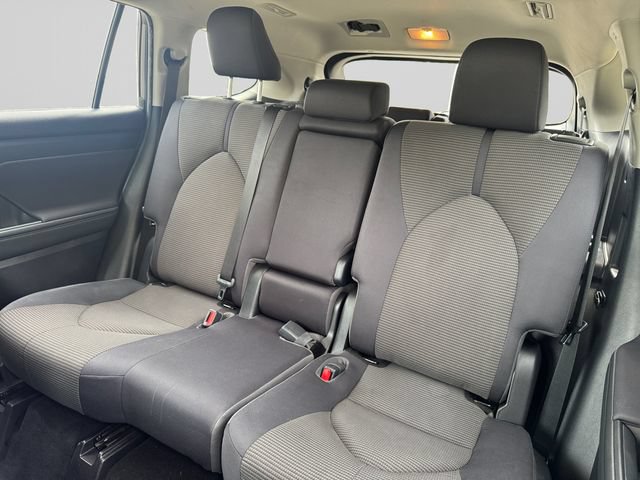 Used 2022 Toyota Highlander L FWD image 13