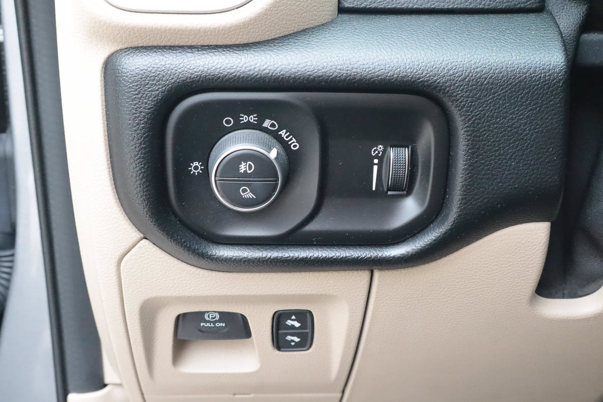 Used 2020 RAM 1500 Big Horn AWD/4WD image 17