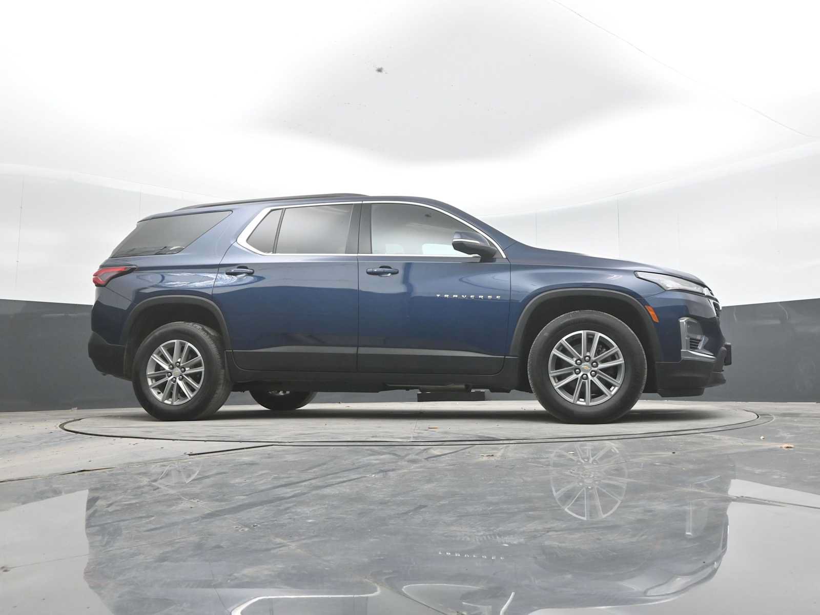Used 2023 Chevrolet Traverse LT AWD/4WD image 46