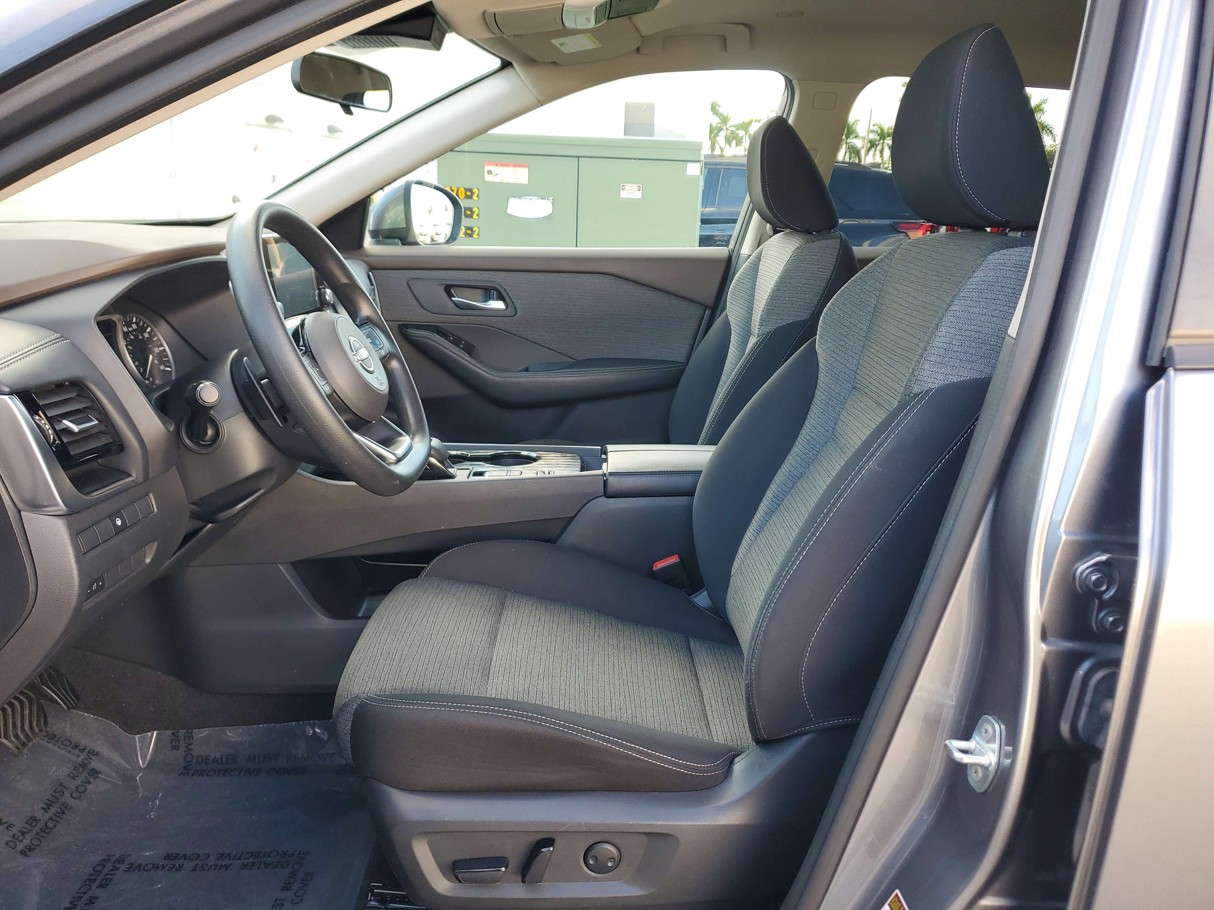 Used 2022 Nissan Rogue SV image 11