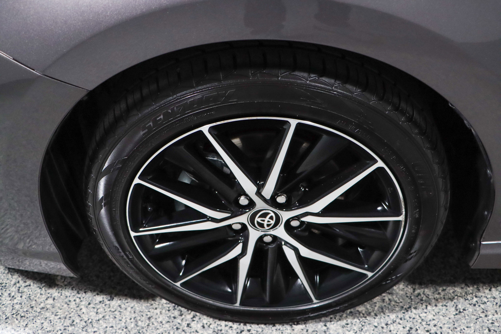 Used 2024 Toyota Camry SE image 11