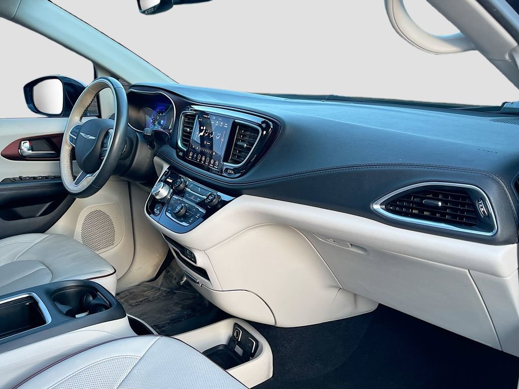 Used 2020 Chrysler Pacifica Limited FWD image 29