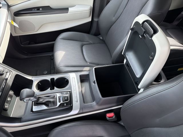 Used 2024 Kia Carnival LX image 22