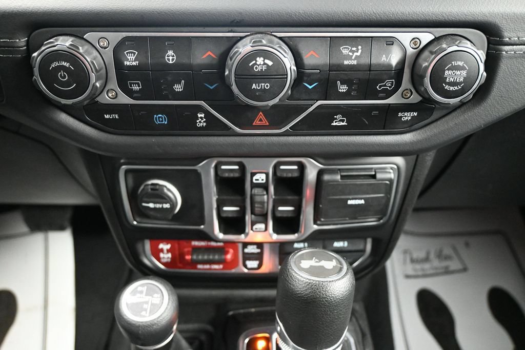 Used 2025 Jeep Wrangler Unlimited Rubicon 4xe w/ Convenience Group AWD/4WD image 19