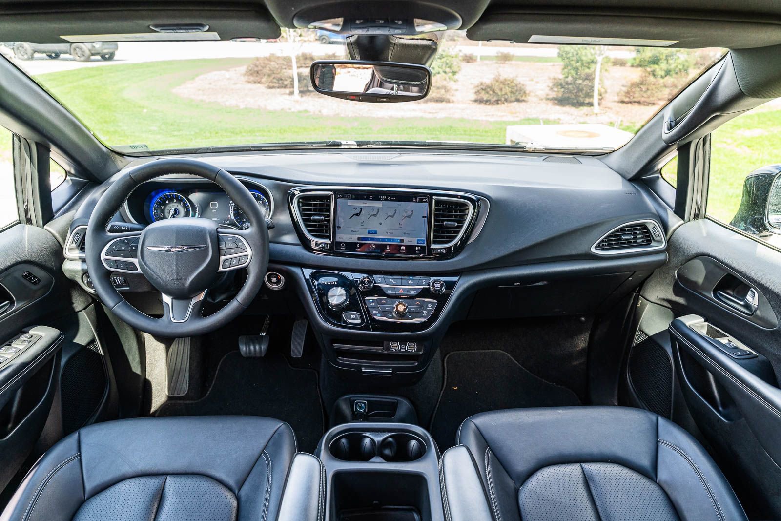 Used 2025 Chrysler Pacifica Select image 26