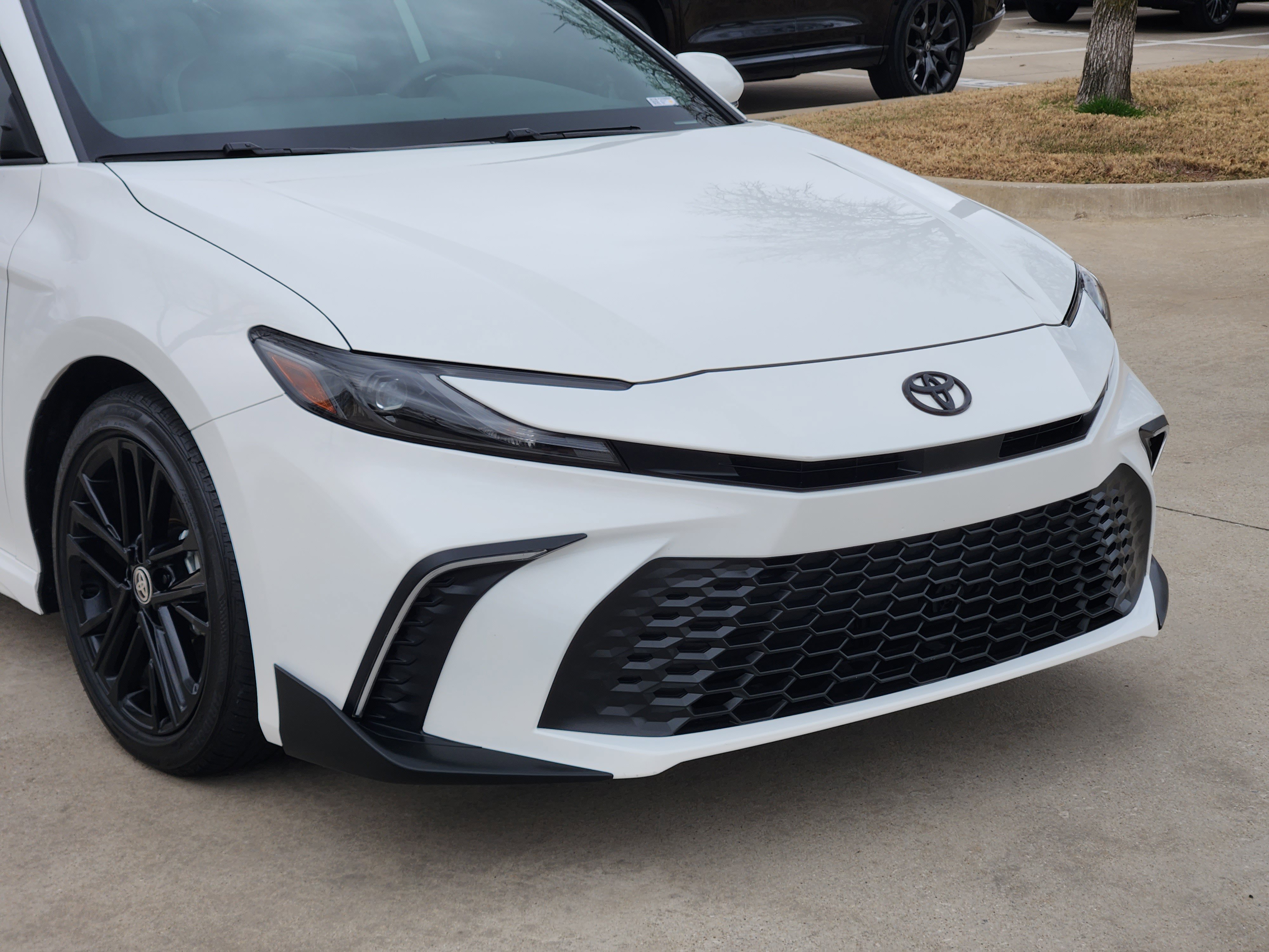 Used 2025 Toyota Camry SE w/ Multimedia Upgrade Package image 7