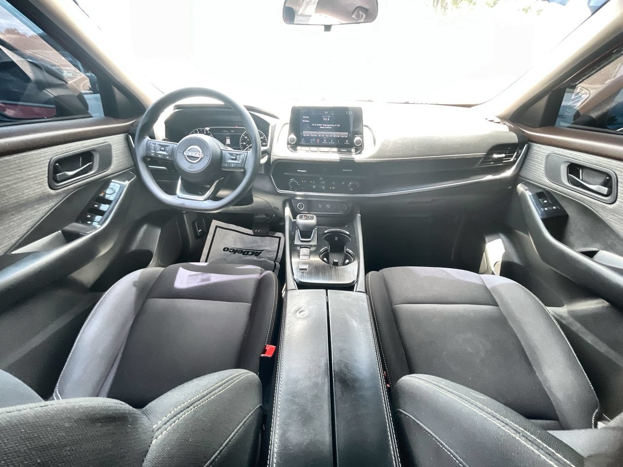 Used 2023 Nissan Rogue S FWD image 19