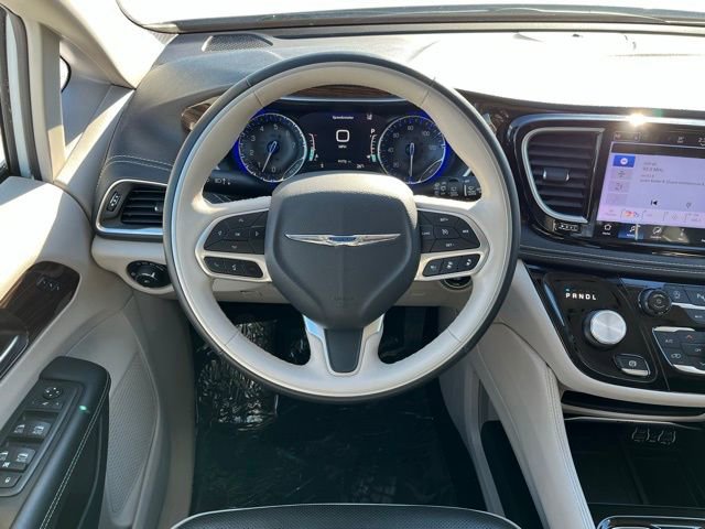 Used 2021 Chrysler Pacifica Limited image 10