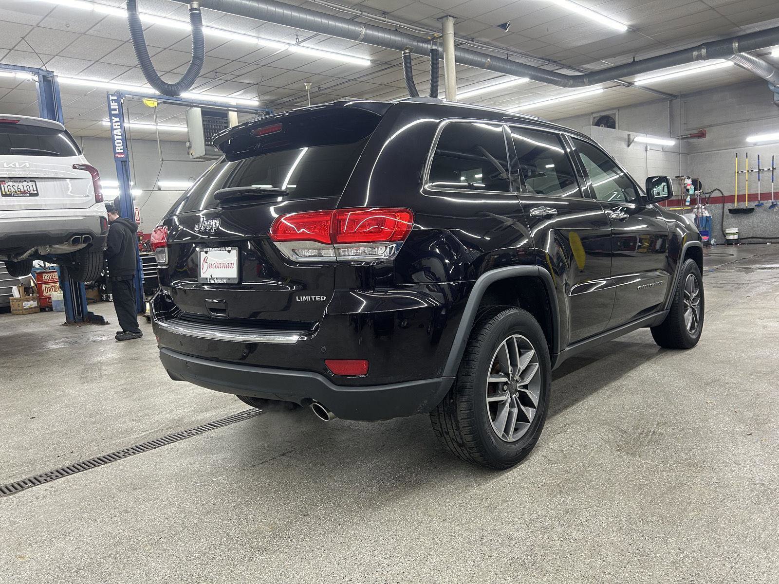 Used 2019 Jeep Grand Cherokee Limited w/ Luxury Group II image 4