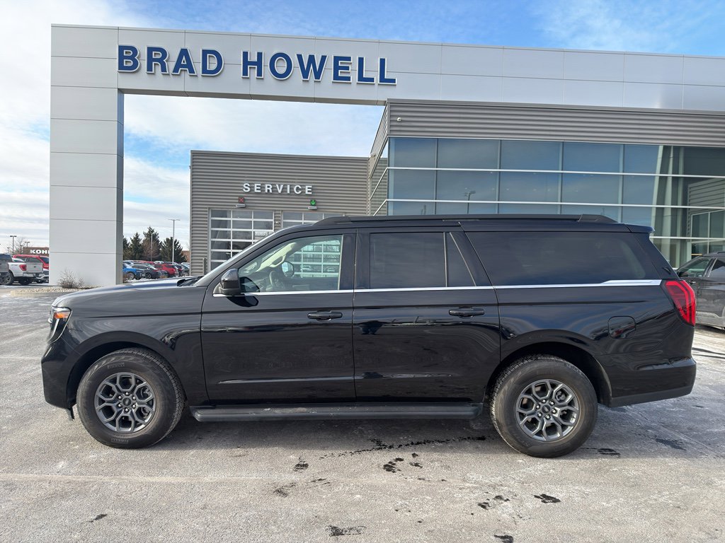 Used 2025 Ford Expedition Max Active AWD/4WD image 1