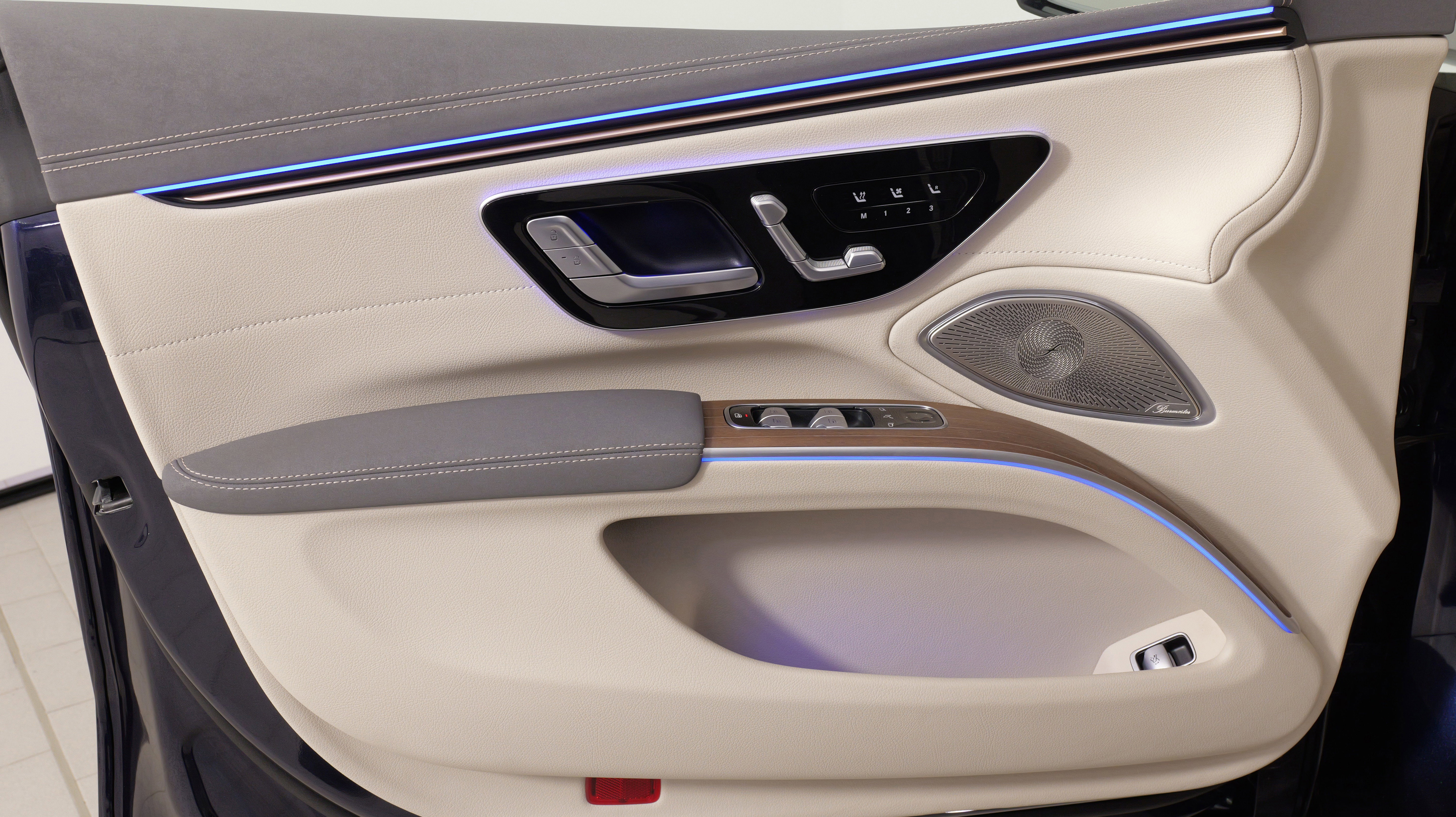 Used 2023 Mercedes-Benz EQS 580 4MATIC Sedan image 29