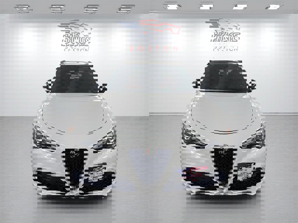 Used 2022 Alfa Romeo Stelvio Veloce image 2