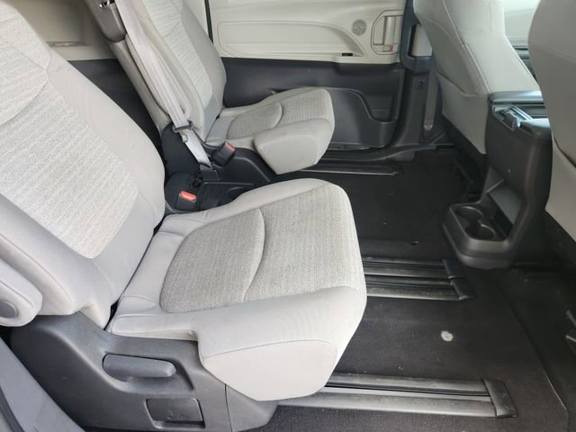 Used 2022 Toyota Sienna LE FWD image 31