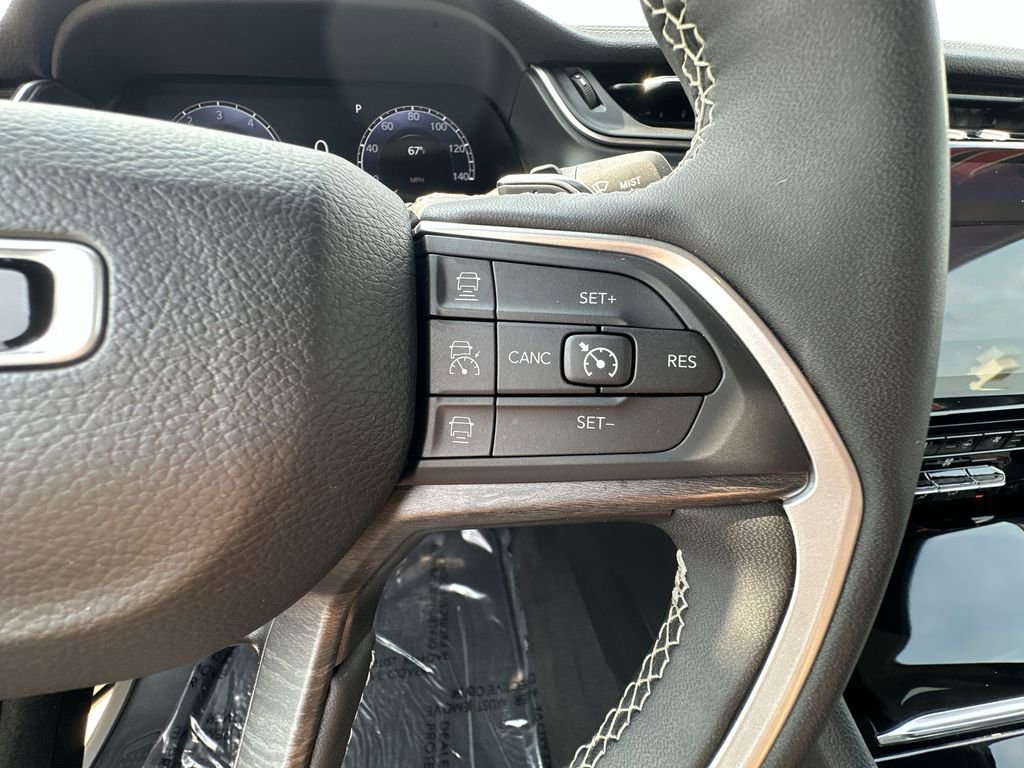 Used 2024 Jeep Grand Cherokee L Limited w/ Luxury Tech Group II image 38